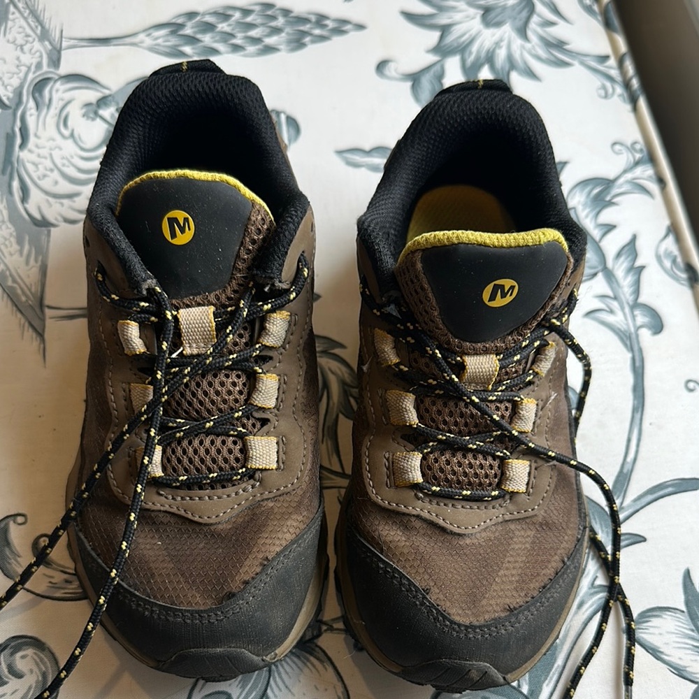 Kids Merrell Brown Hiking Shoes Size 13.5